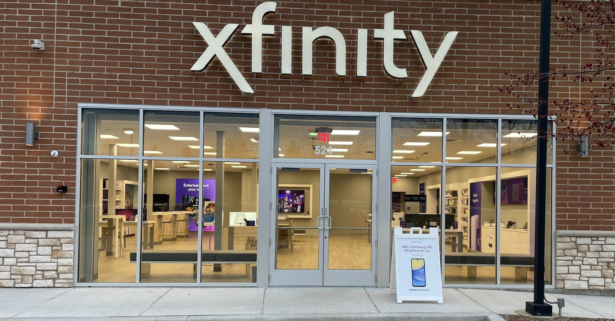 Comcast Opens Xfinity Store in South Elgin