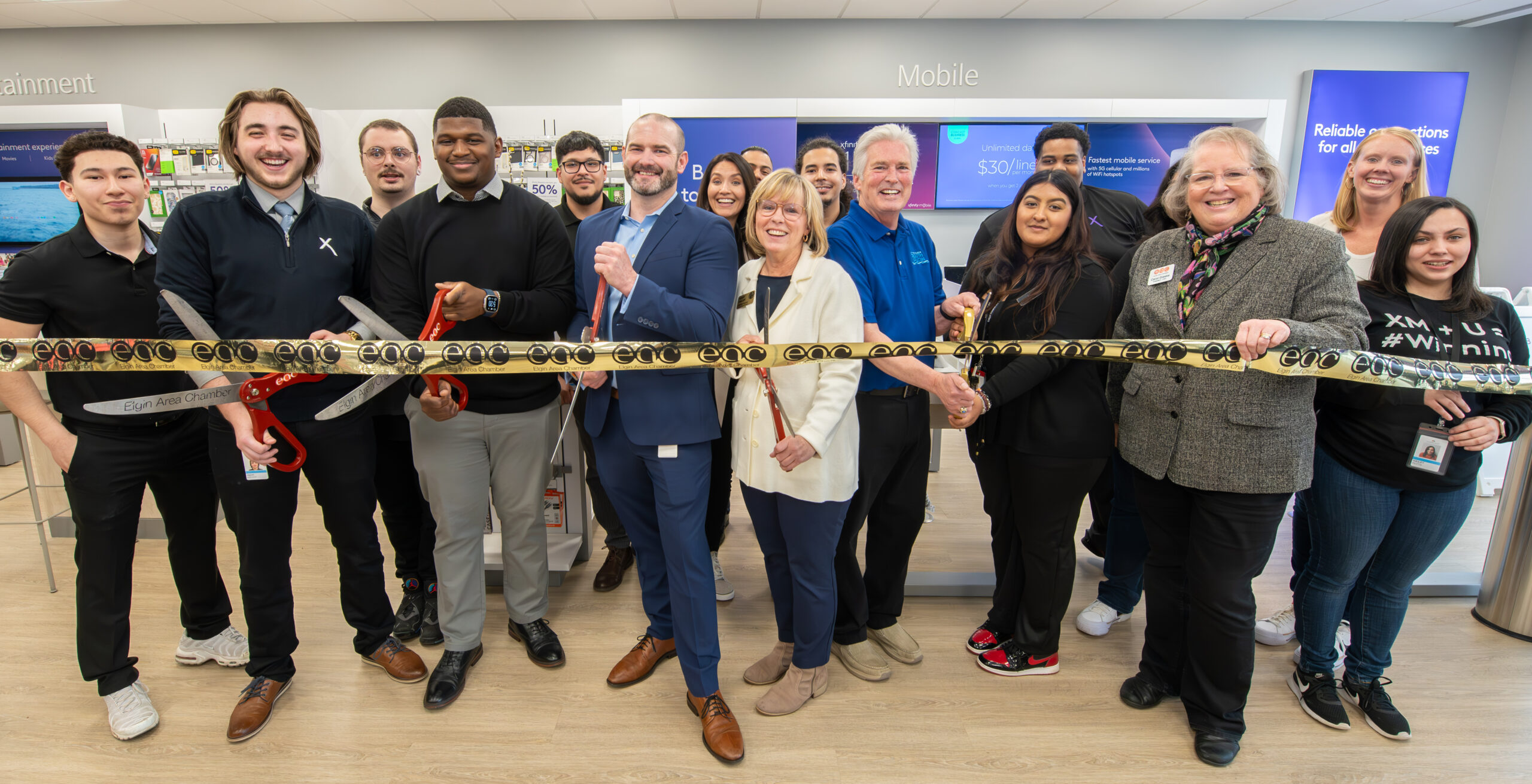 Comcast Celebrates South Elgin Xfinity Store Grand Opening