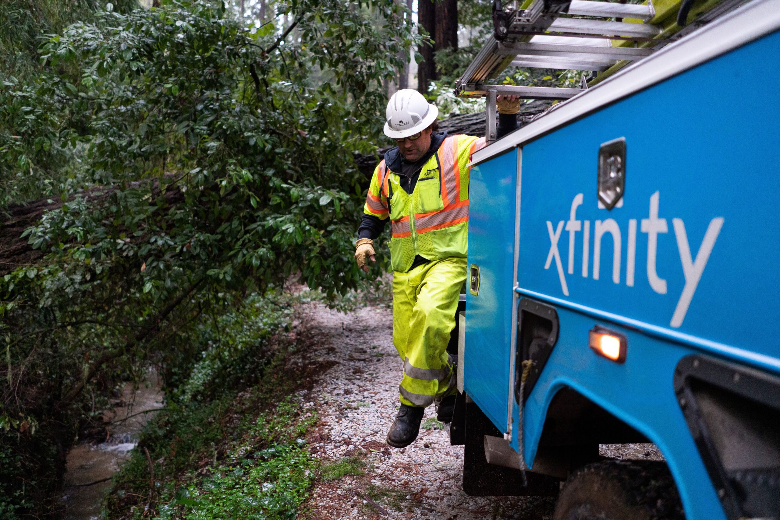 Comcast Crews Take Advantage of the Dry Skies to Expedite Recovery and Prepare for the Weekend