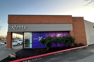 The outside of the Edmonds Xfinity store.