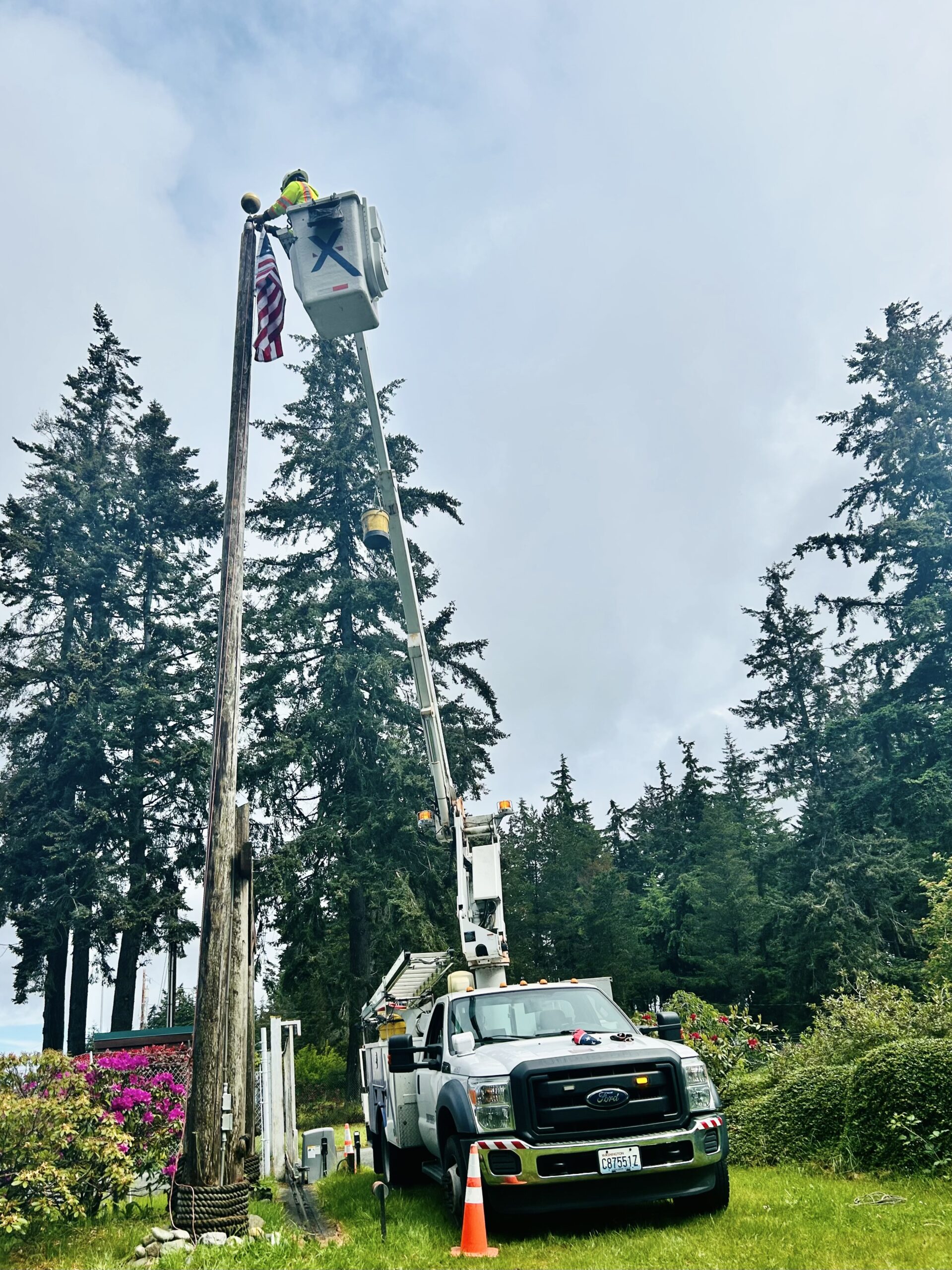 Comcast Technicians Bring Operation Old Glory Flag Replacement Program to Whidbey Island