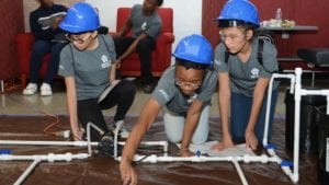 workers and kids helping