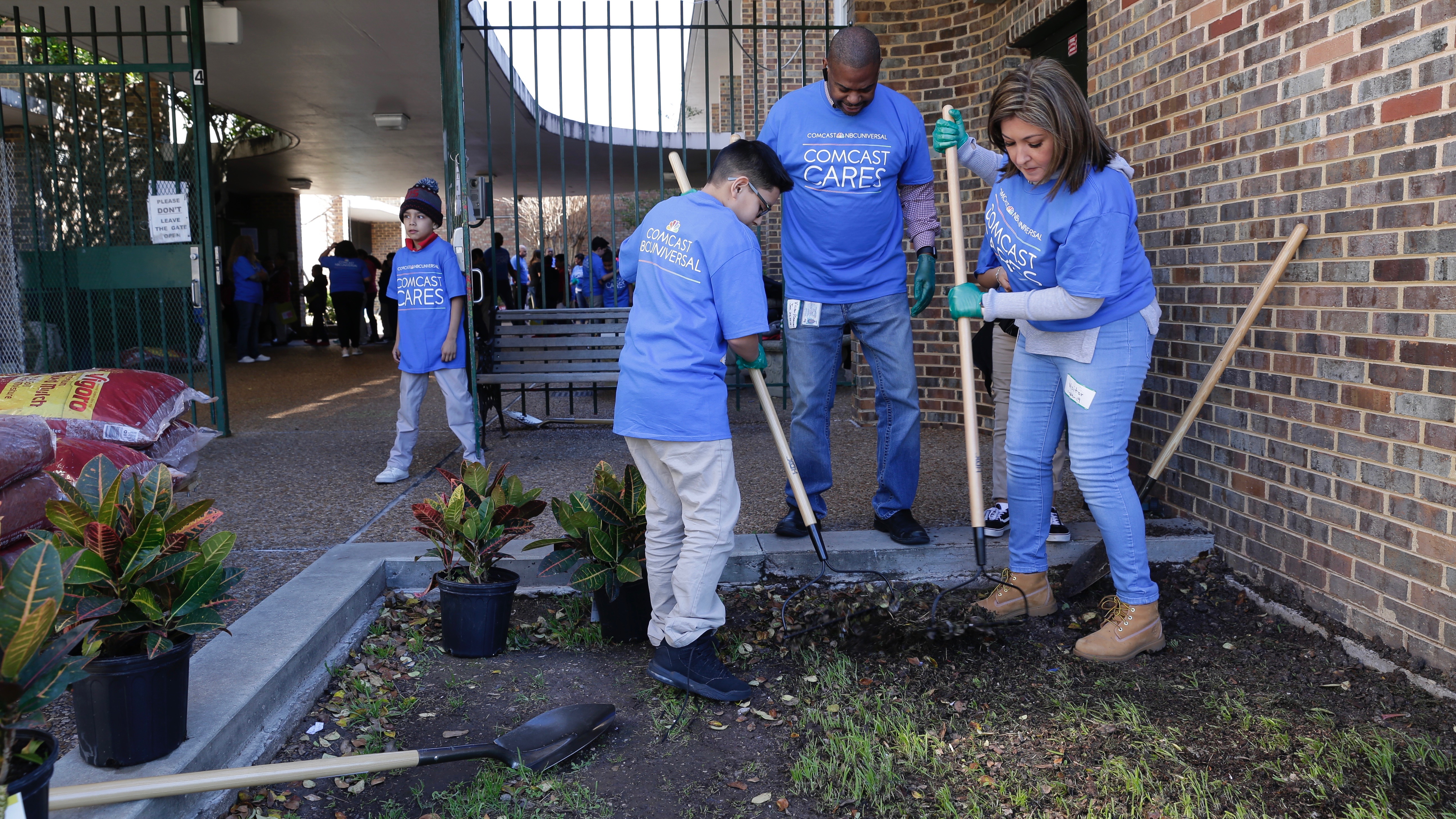 Comcast Cares Day with Houston BBBS