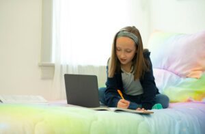 El programa de Comcast Internet Essentials se une a Texas Education Agency para conectar a los estudiantes y familias de Texas con acceso a internet en sus hogares