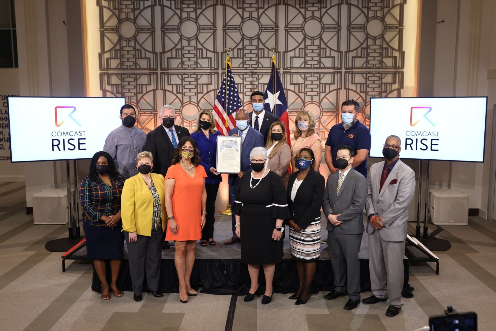 Mayor Sylvester Turner, Comcast team members, and several community leaders gathered at City Hall for a Comcast RISE event.