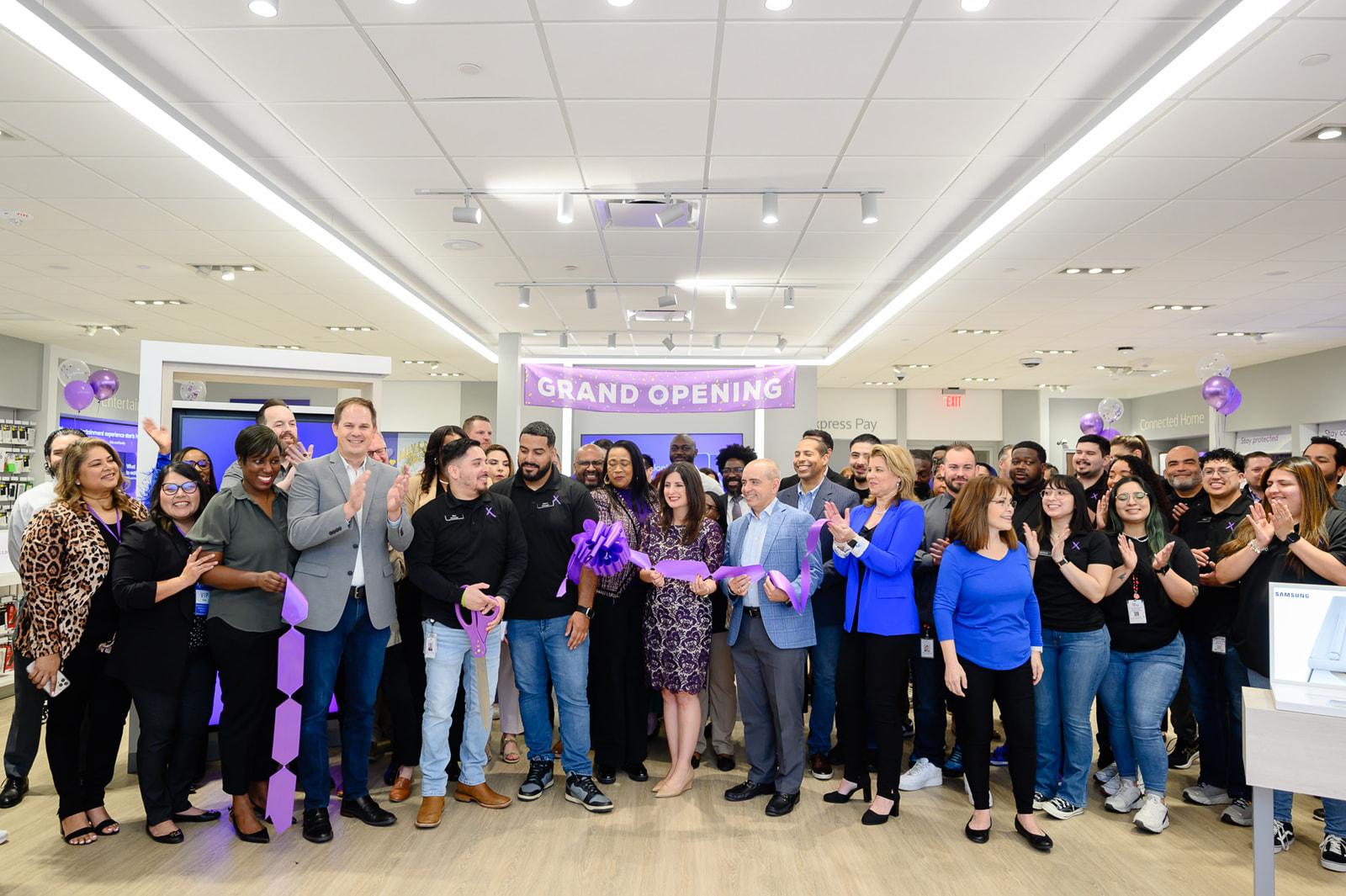 Comcast joins with community partners to celebrate store openings