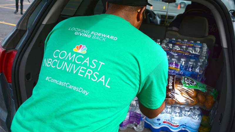 Comcast Cares Day volunteer loading items into car