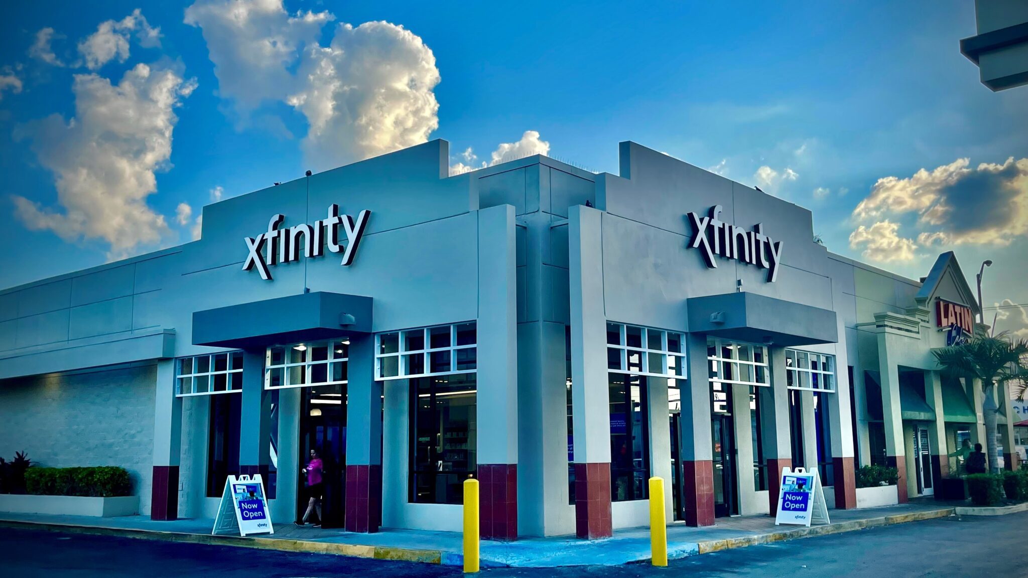 Comcast Opens Xfinity Store in Hialeah Comcast Florida