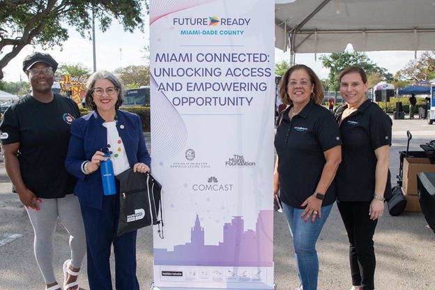 “Talk To a Tech” – A Hands-On Approach to Shrinking the Digital Divide in Miami-Dade