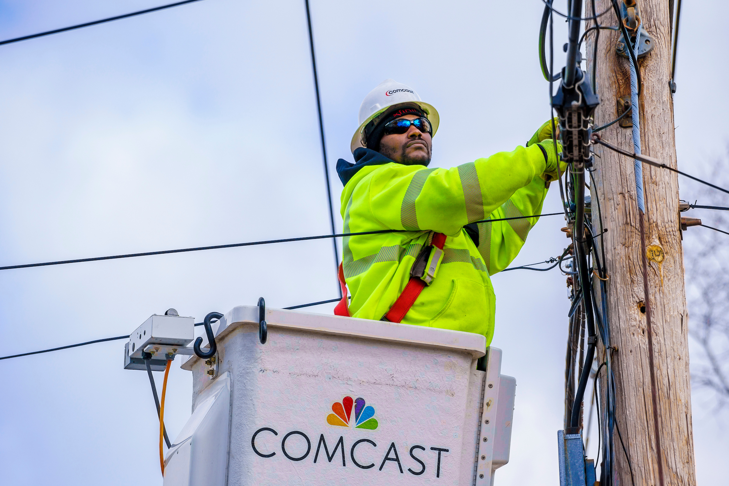comcast worker working on wires