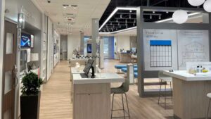 Comcast Opens New Xfinity Store in Plainville